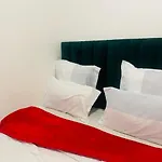 Delight Double Bedroom In Mowbray