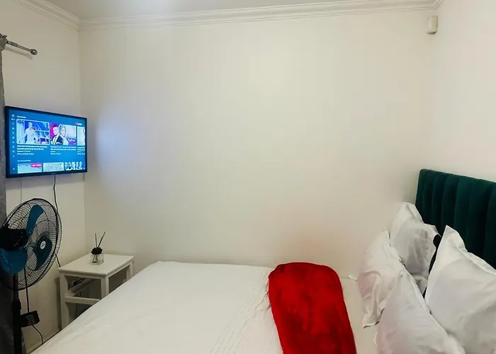 Delight Double Bedroom In Mowbray