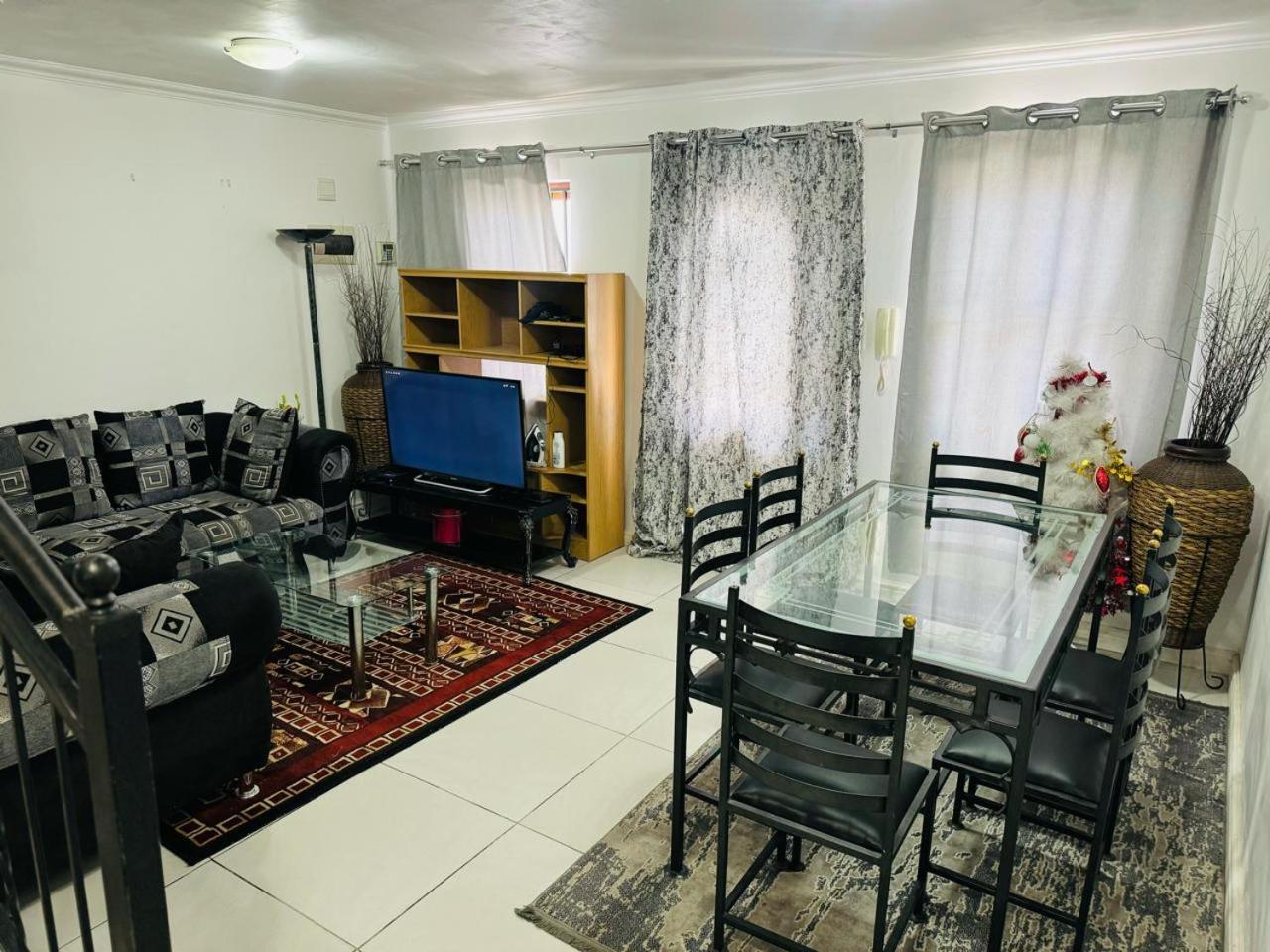 Delight Double Bedroom In Mowbray Cape Town