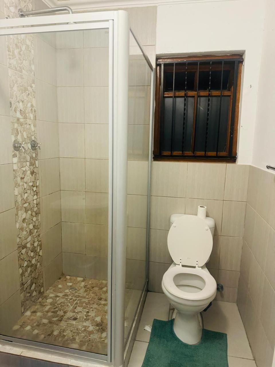 Delight Double Bedroom In Mowbray